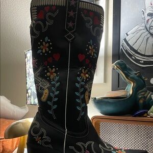 Floral Embroidered Black Cowboy Boots